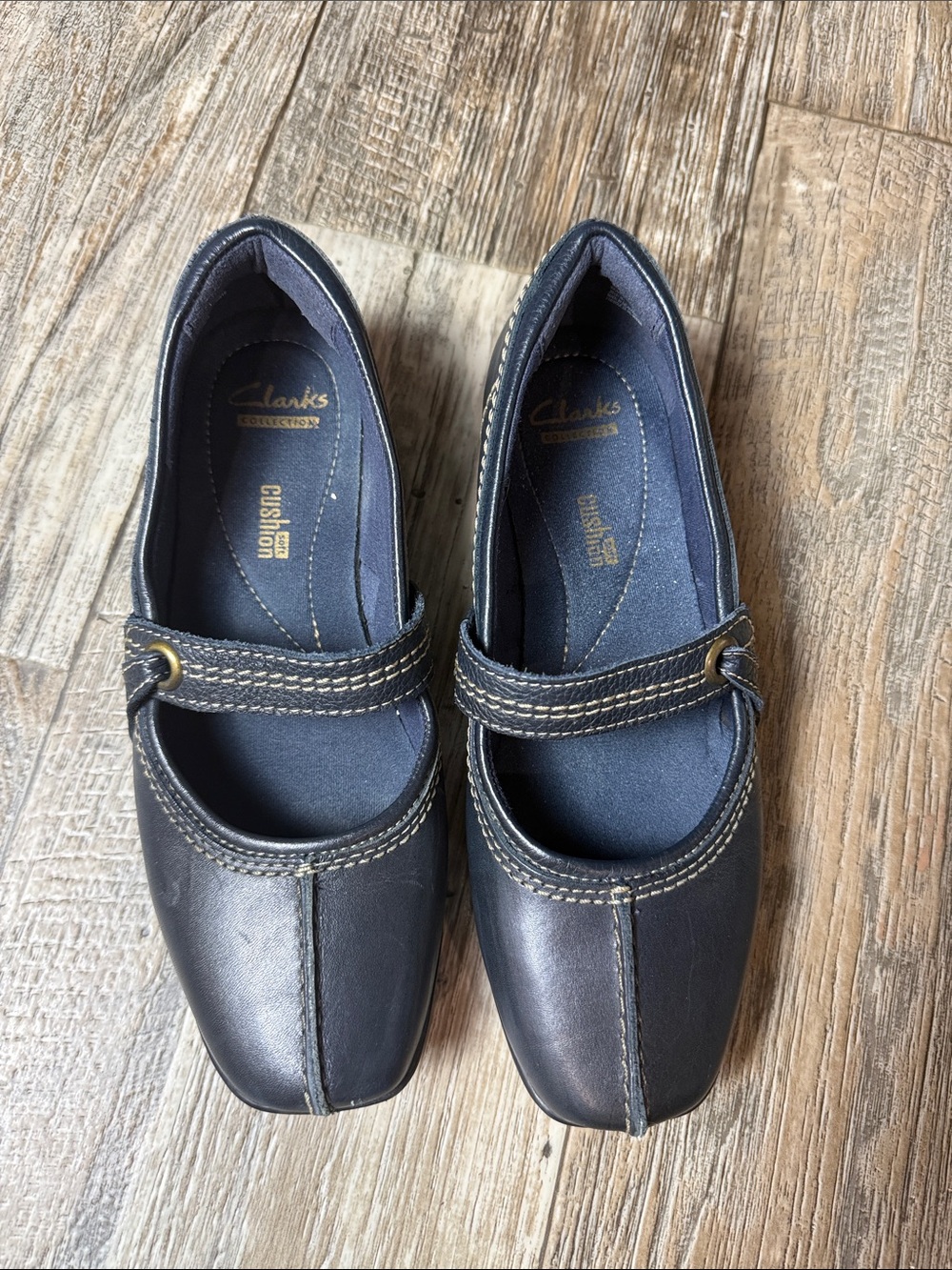 🌟Clarks Women 🌟Navy Leather Mary Jane Flats with Contrast Stitching